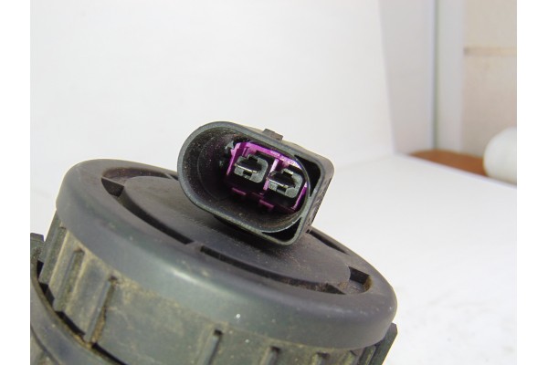8D0906613B  VALVULA AIRE ADICIONAL AUDI A6 AVANT (4B5) 3.0 2002 8D0906613B 197815 AUDI - 3
