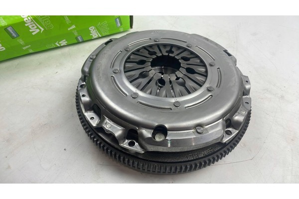 Valeo 837565 Clutch set flywheel AUDI A3 Skoda Seat VW Catalog number of substitutes AISIN SCKE VG81R CLUTCHNUS MCK18227CSCADF1 