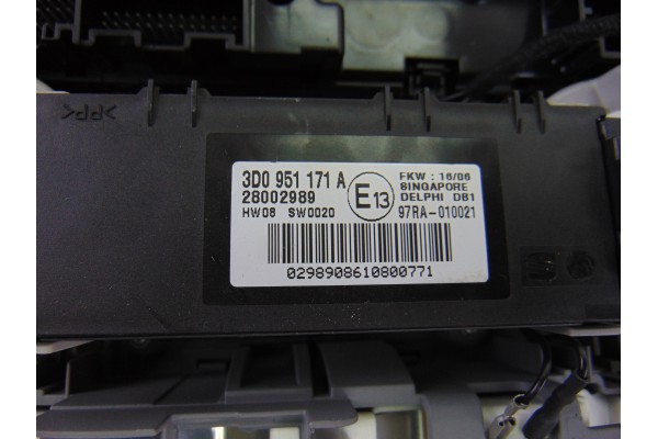 3D0907135C  LUZ INTERIOR VOLKSWAGEN PHAETON (3D3/3D7) TDI V6 4Motion (5 asientos) 2007 3D0907135C 198597 VOLKSWAGEN - 1