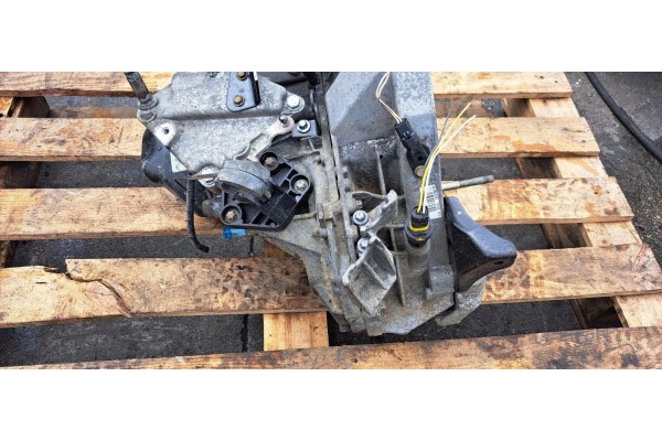 GEARBOX RENAULT KANGOO AND 1 JR5126 Car type undefined