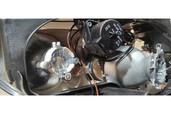 Hella 1EL 270 600 371 Headlamp FORD FOCUS Installation side left