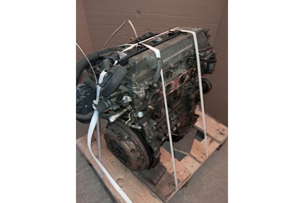ENGINE 1 8 VVTi E1Z T72 1ZZ FE AVENSIS T25 HOLE IN THE BLOCK FOR PHOTO PARTS Version European