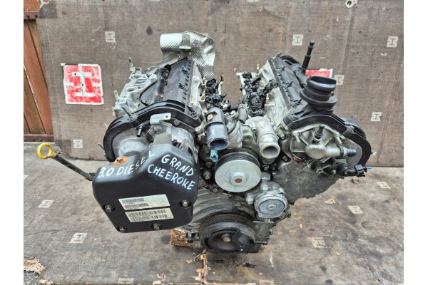 JEEP GRAND CHEROKE IV 3 0 CRD ENGINE V44D 157 THOUSAND KM PUMP 0445010637 12R Part manufacturer Jeep OE