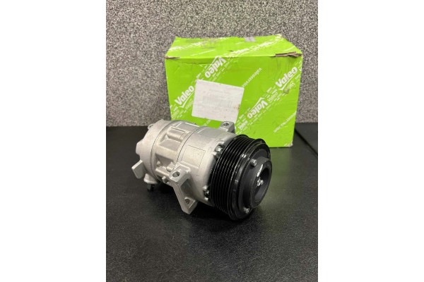 Air conditioning compressor VALEO 813104
