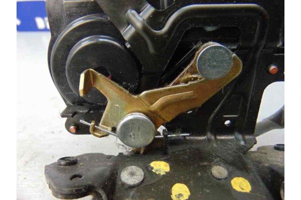 4 PIN CERRADURA MALETERO / PORTON TOYOTA COROLLA VERSO (R1)