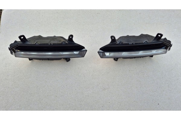 Faro antiniebla LED halógeno delantero izquierdo Skoda Octavia III LI