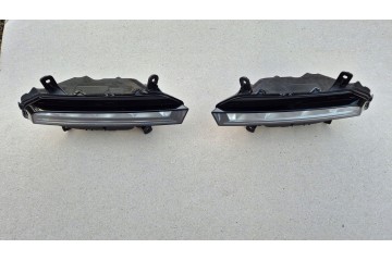 Faro antiniebla LED halógeno delantero izquierdo Skoda Octavia III LI