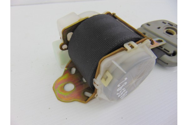  CINTURON SEGURIDAD TRASERO IZQUIERDO TOYOTA RAV4 (A2) 2.0 D-4D Sol 4X4 (2003) 2004 188582 TOYOTA - 2