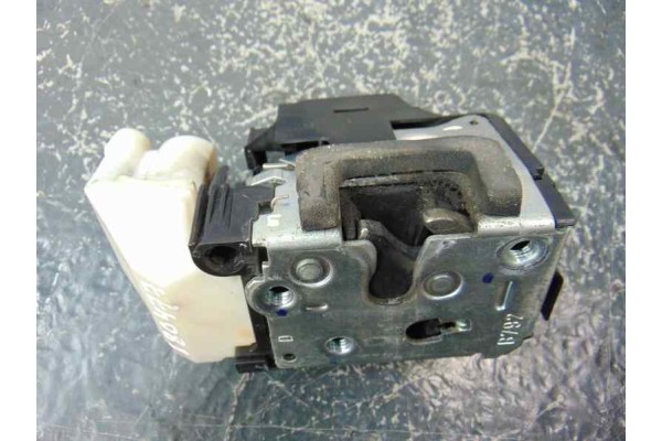 6 PIN CERRADURA PUERTA DELANTERA DERECHA FIAT I DOBLÒ CARGO 1.3 JTD SX Furgón 2009 6 PIN 180477 FIAT - 1