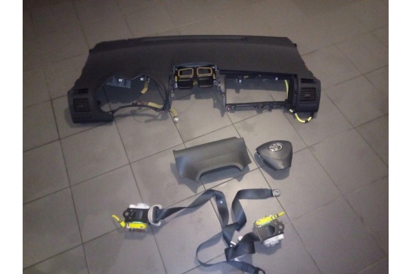 TOYOTA AURIS I 06 09 cockpit board cushions belts set version eu USED