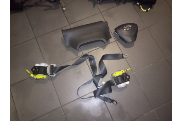TOYOTA AURIS I 06 09 cockpit board cushions belts set version eu USED Catalog number of the part AURIS I DESKA KOKPIT UZYWANE