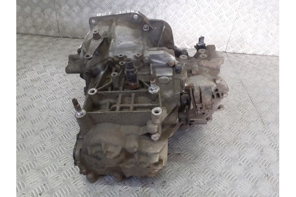 GEARBOX HYUNDAI TRAJET 2 0 16V Part manufacturer no brand