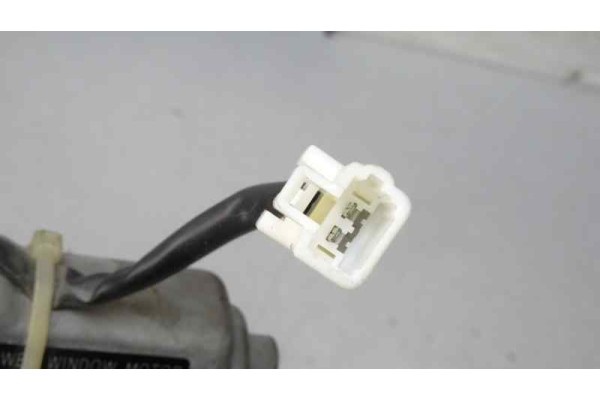 98810-17200 ELEVALUNAS TRASERO IZQUIERDO HYUNDAI MATRIX (FC) 1.6 GLS 2004 98810-17200 174565 HYUNDAI - 1