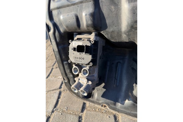 Mercedes Actros MP4 Antos Brake Head Valve Catalog number of the part Zawor Gowny Hamulca Hamulcowy Mercedes Actros MP4 Antos A0