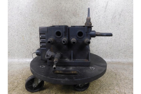 033807 B413 812012001 VALVE EBS HALDEX SEMITRAILER RENAULT MAGNUM DXI Part manufacturer Haldex