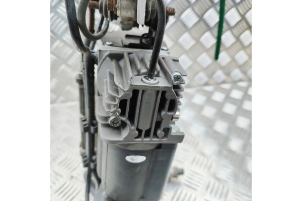 SUSPENSION COMPRESSOR AUDI Q7 4L 7L0616879 35651431 3 0L 180kw 2014 Catalog number of the original 7L0616879