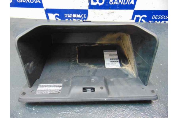 GUANTERA TOYOTA COROLLA VERSO (R1)