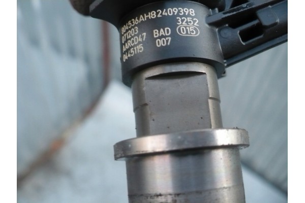 Inyector Bosch 0 445 115 007 para motor diésel