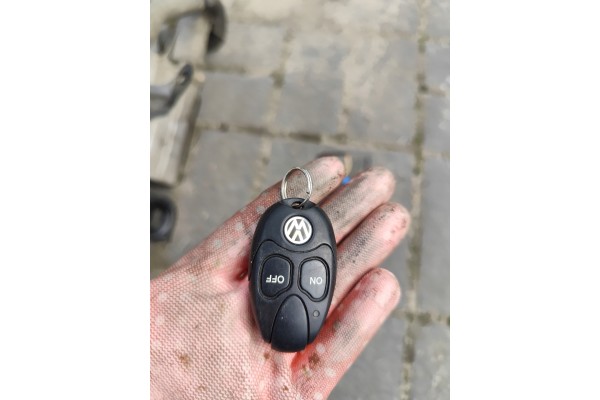 VW PASSAT B6 STATION WAGON WEBASTO CONTROLLER REMOTE CONTROL SET 1K0963513A 3C0815005AC Part manufacturer Volkswagen OE
