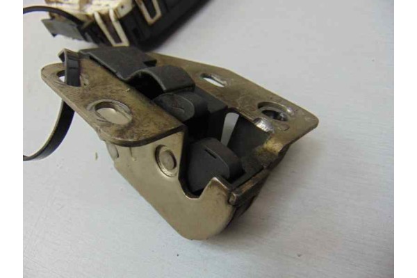 8 PIN CERRADURA MALETERO / PORTON VOLKSWAGEN CRAFTER FURGÓN (2E) Caja cerrada 35, batalla larga con techo super alto 2007 8 PIN 