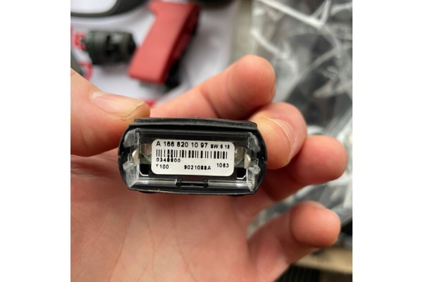 Pilot Webasto MERCEDES T100 Mercedes W212 W218 W221 W166 A1668201097 Catalog number of the part A1668201097 A 166 820 10 97 9021