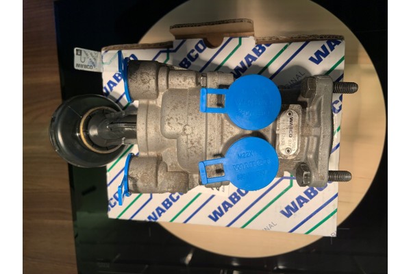 MAIN BRAKE VALVE Catalog number of substitutes COJALI 2212258 DT Spare Parts 4 68209 PNEUMATICS PN 10294 STELLOX 85 19458 SX Zen