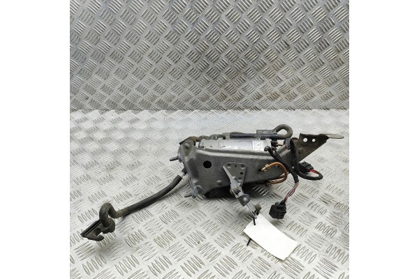 MERCEDES BENZ E T MODEL S213 A2133200104 33047200 SUSPENSION COMPRESSOR Catalog number of the part A2133200104