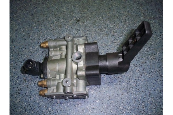 Air suspension valve HALDEX 338058101 Part manufacturer Tender
