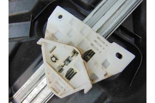 6 PIN ELEVALUNAS DELANTERO IZQUIERDO MAZDA 3 BERLINA (BL) Active 2010 6 PIN 185935 MAZDA - 2