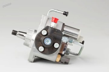 HIGH PRESSURE PUMP DCRP300370 DENSO NISSAN Packaging status original