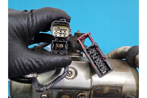 WEBASTO VOLVO XC90 AND 02 PARKING HEATER 30645238 030982589 Catalog number of the part IMPRK1576958 30645238 030982589