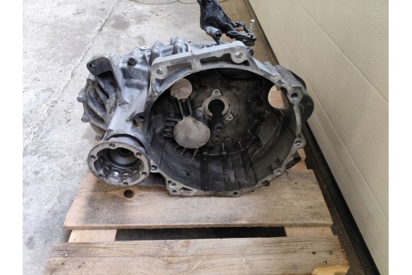 VOLKSWAGEN CADDY V 2K7 2022 2 0TDI MANUAL UVR GEARBOX Transmission type manual