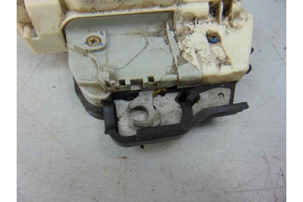 4F0839016A CERRADURA PUERTA TRASERA DERECHA AUDI A6 AVANT (4F5) 3.0 TDI Quattro (171kW) 2006 4F0839016A 176815 AUDI - 6