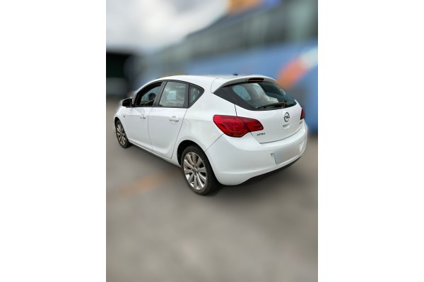 OPEL ASTRA J BERLINA 5P Enjoy