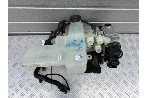 TESLA 3 S PLAID HEAT WATER PUMP 1523003 00 B 1750119 00 A 1752119 00 B Catalog number of the part IG AUTO PECZYN 1523002 00 B 17