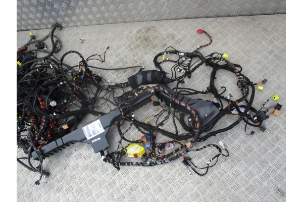 INTERIOR INSTALLATION 8K0 8K5 A4 B8 SEDAN XENONS TAB010619AB Quality of parts according to GVO O original with manufacturer s lo