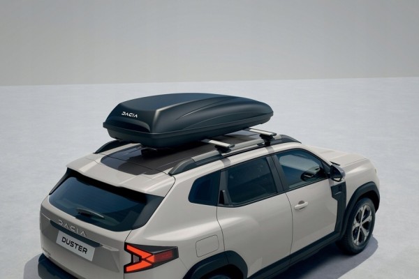 QuickFix roof crossbars mounted on DUSTER III fixed rails