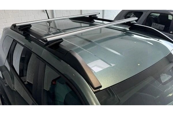QuickFix roof crossbars mounted on DUSTER III fixed rails Packaging status original