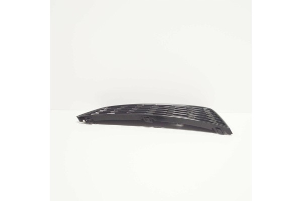 BUMPER GRILLE AUDI P Q3 15 18 LE OE VAG 8U0807681TT94 8U0807681TT94 Part manufacturer Audi OE