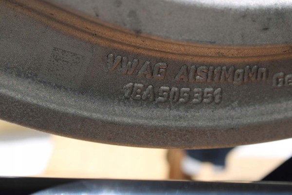 Viga de suspensión trasera VW ID4 Pro con motor eléctrico y componen