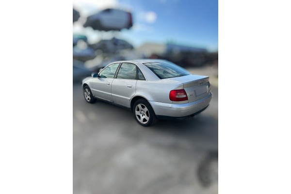 AUDI A4 BERLINA (B5) 2.4