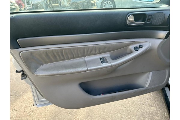 AUDI A4 BERLINA (B5) 2.4