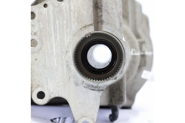 Land Rover Freelander 2 L359 2 2 Front Differential 7G9N 7L486 AB Catalog number of the original LR007147