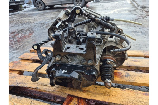 MANUAL GEARBOX VOLKSWAGEN POLO 4 02T301103J CZ Transmission type manual