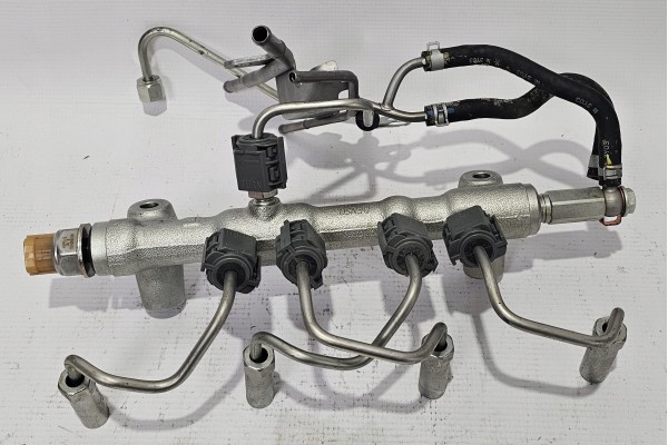 NEW OE INJECTION RAIL FUEL PRESSURE SENSOR NISSAN 2 5 DCI 01R01585