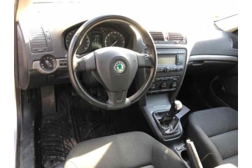 SKODA OCTAVIA COMBI (1Z5) Elegance