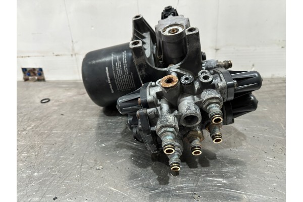 Válvula Secadora de Aire Iveco Stralis Hi-Way 4324160010 9325001010
