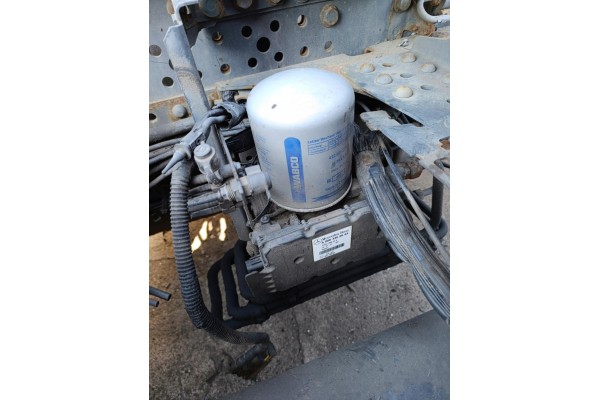 BASE OF DEHUMIDIFIER VALVE MERCEDES ACTROS MP4 A0004469664