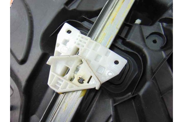 2 PIN ELEVALUNAS DELANTERO DERECHO MAZDA 3 BERLINA (BL) Active 2012 2 PIN 182739 MAZDA - 3