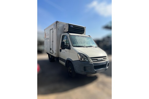 IVECO DAILY FURGÓN Caja cerrada gran espacio 35C... batalla 3300